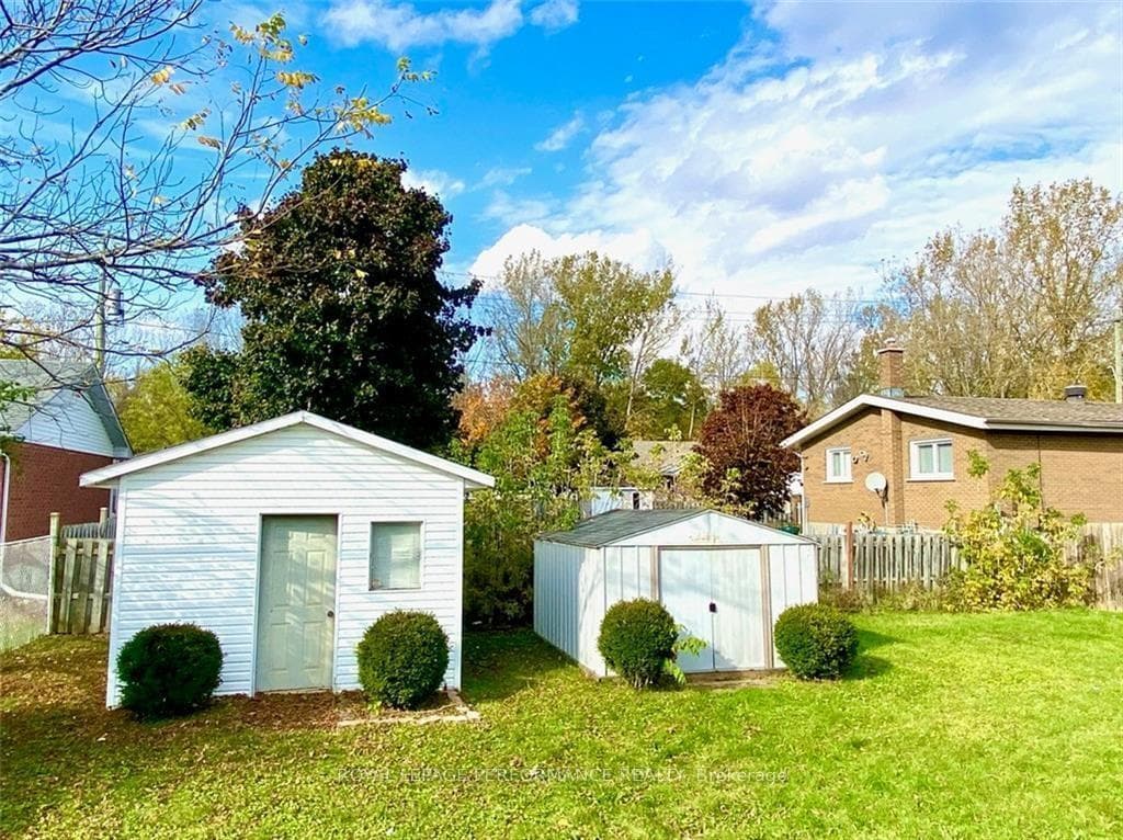 1203 PRINCESS Street photo 4