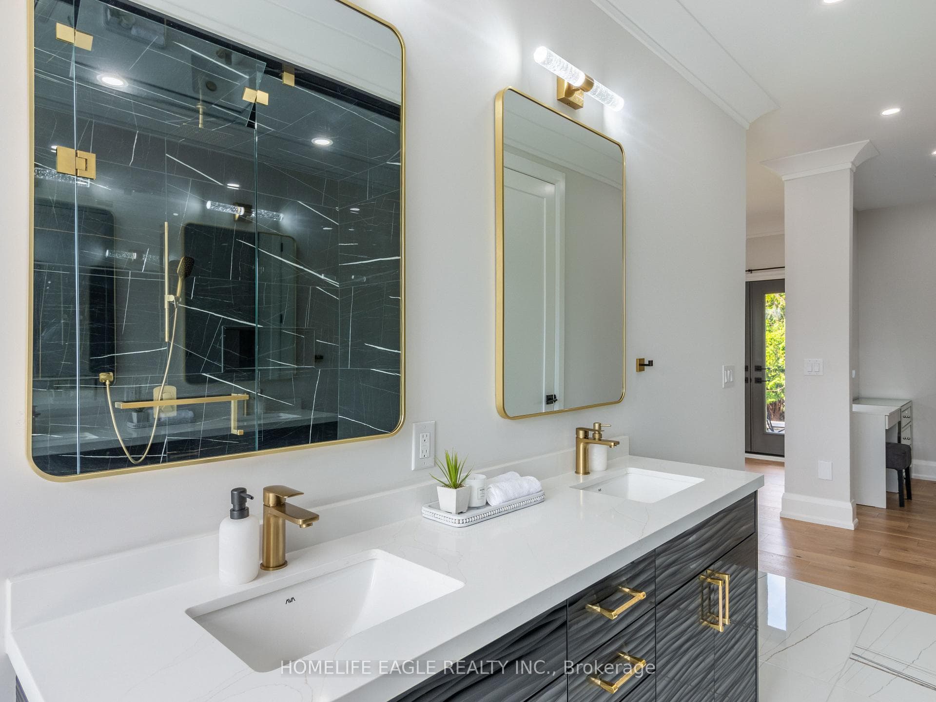 15714 Bathurst Street photo 27