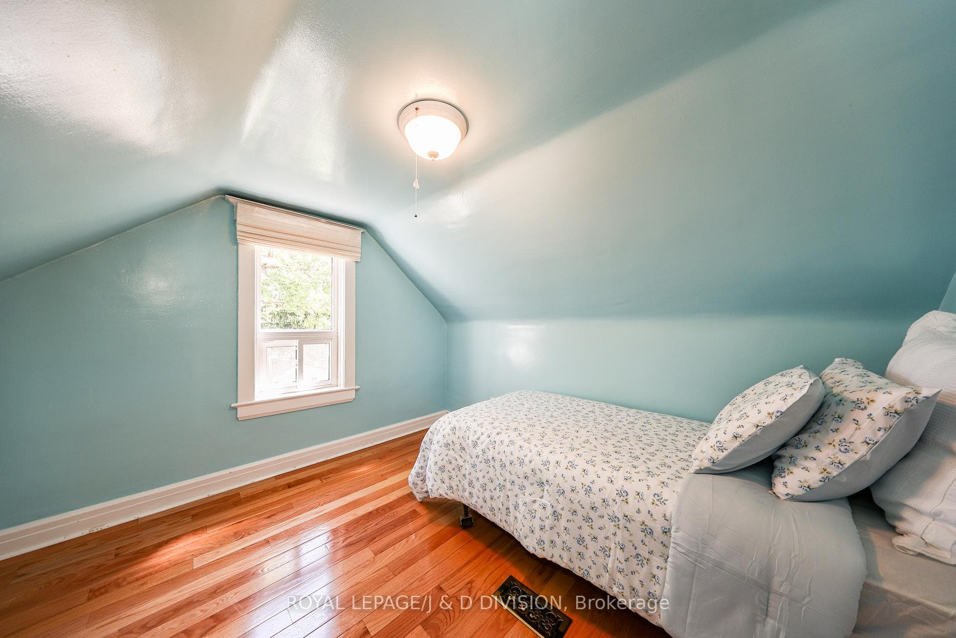 553 Runnymede Road photo 23