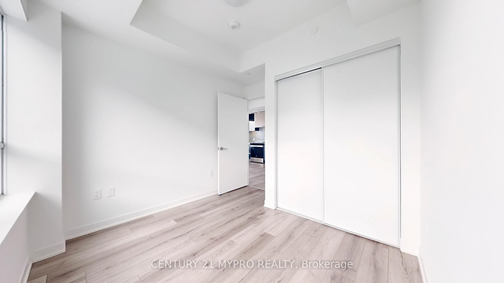 395 Dundas Street Unit 626 photo 4