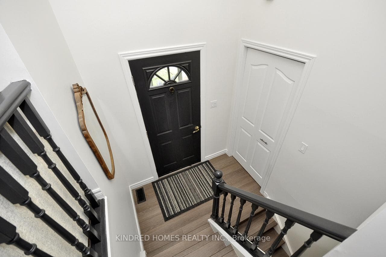 2 Brackenbury Street photo 4