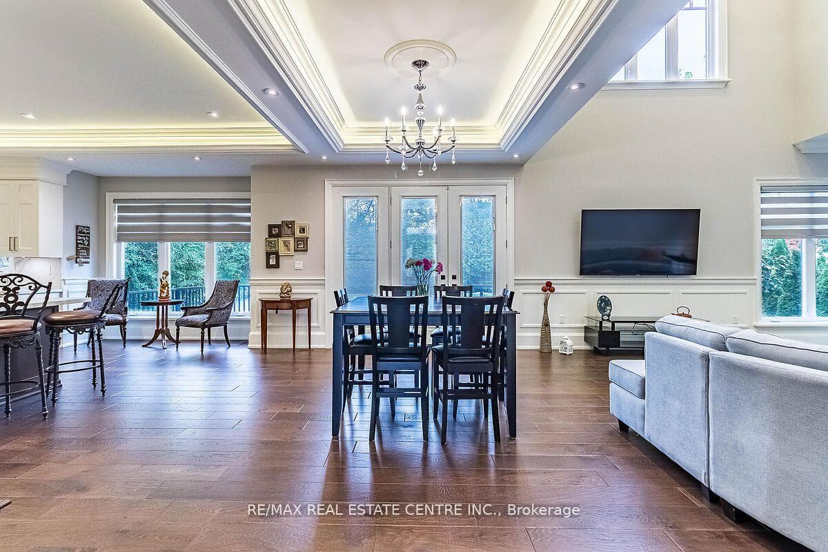 228 Tweedsdale Crescent photo 9