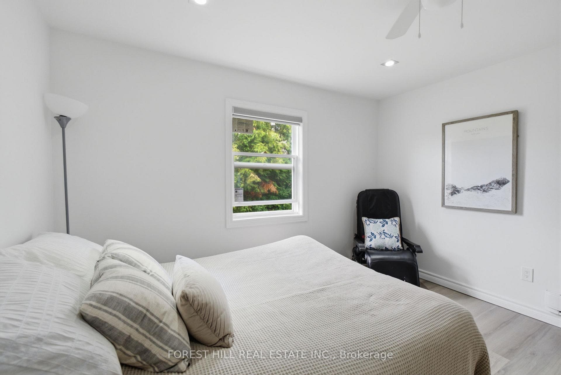 1161 Connaught Drive photo 17