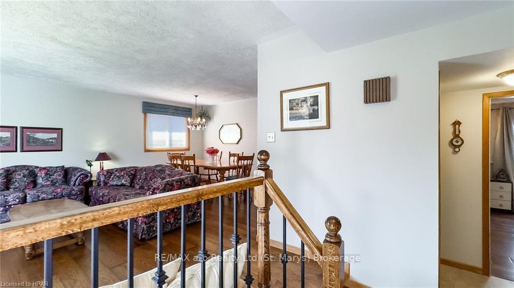 3 SPARLING Crescent photo 8