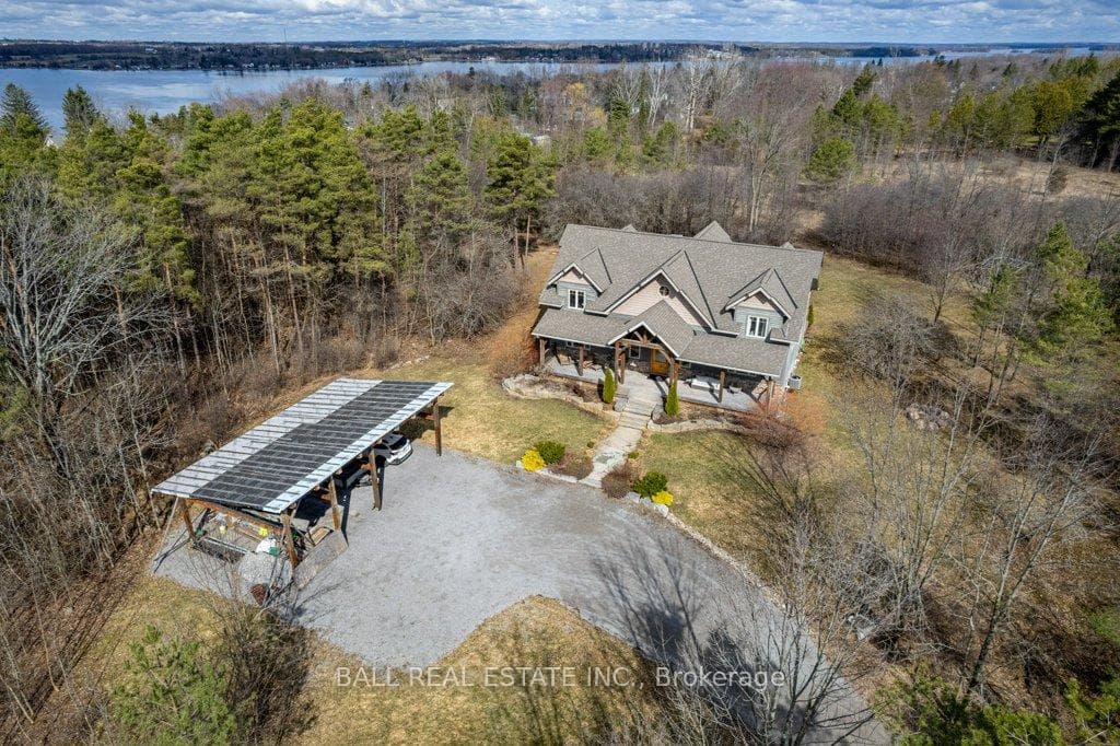 1069 Maria Street photo 2