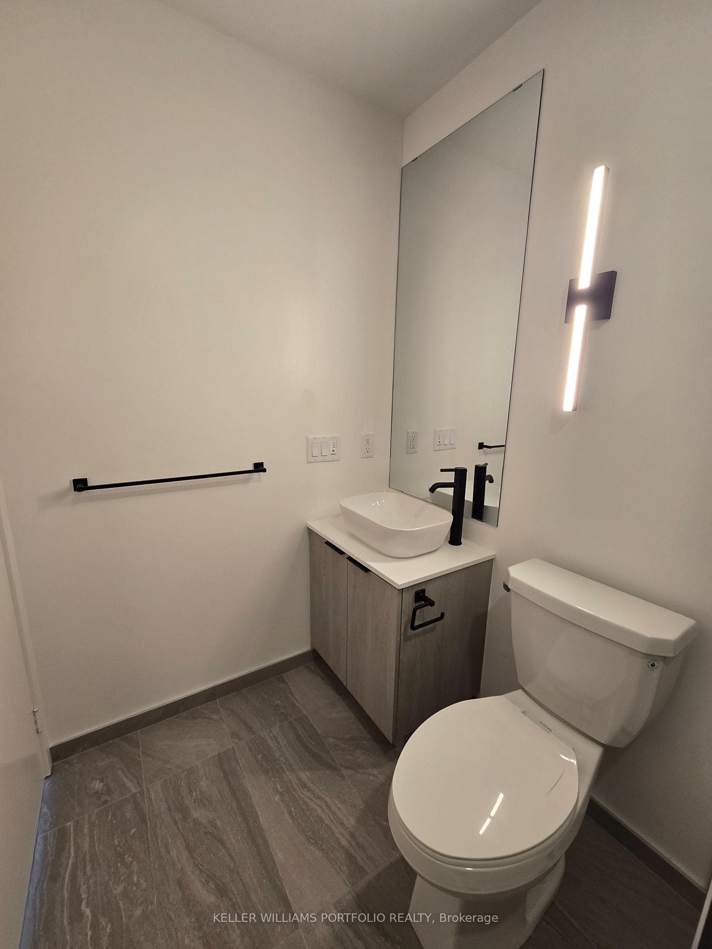1185 Dupont Street Unit 910 photo 17