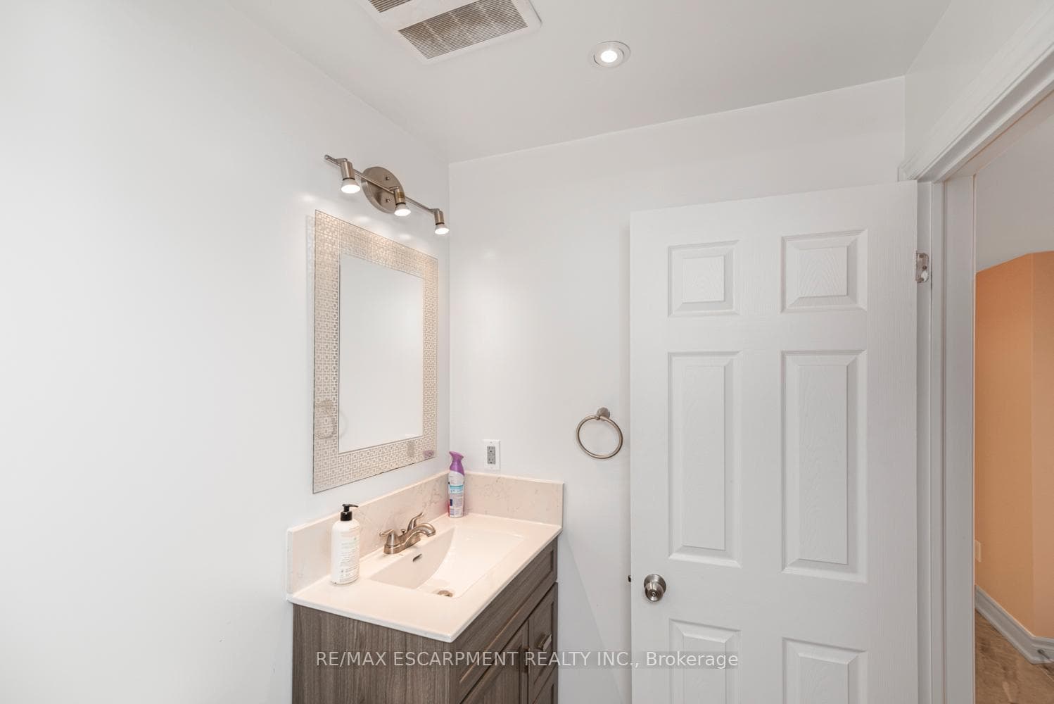 83 Daws Hare Crescent photo 34
