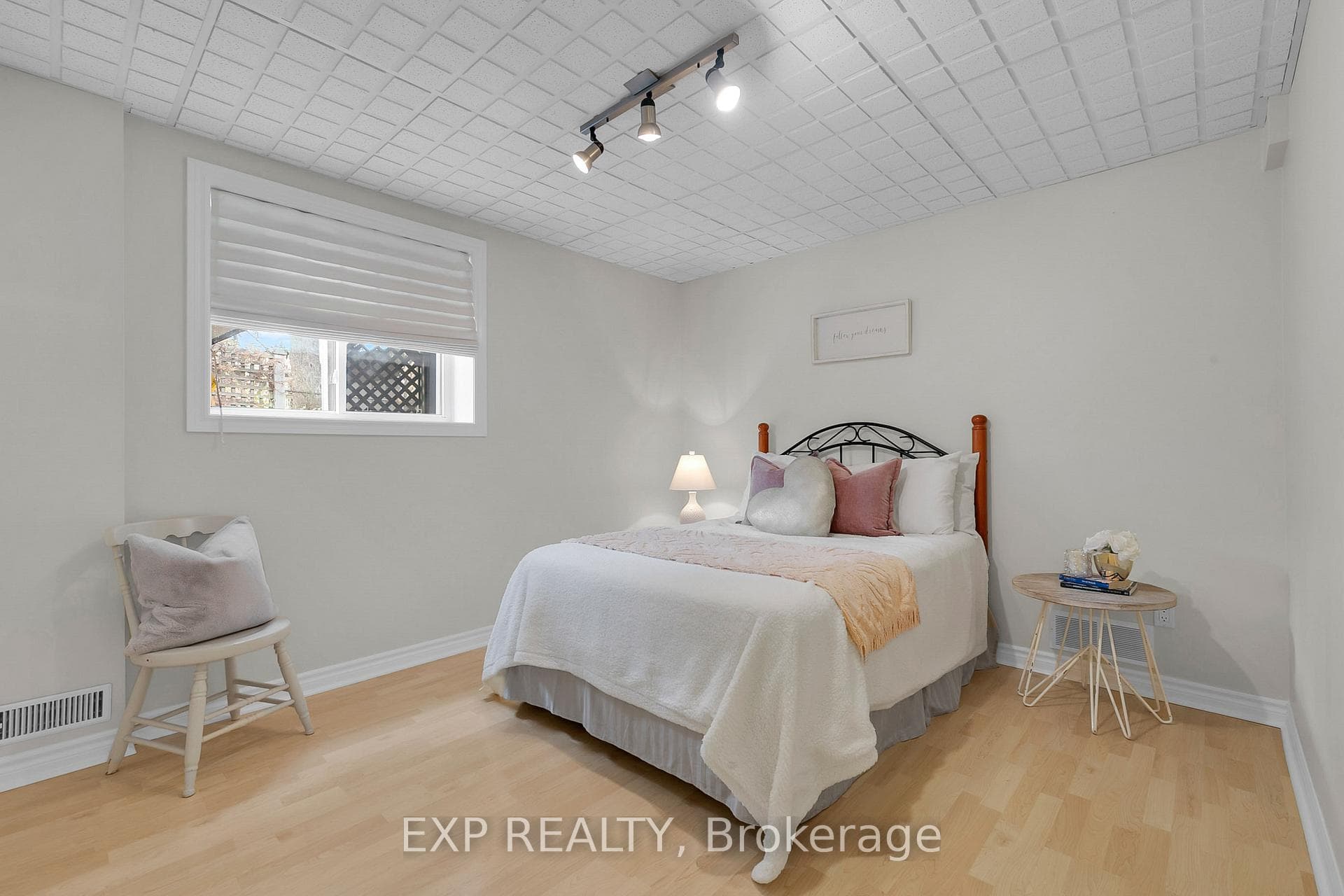 260 Forfar Street photo 29