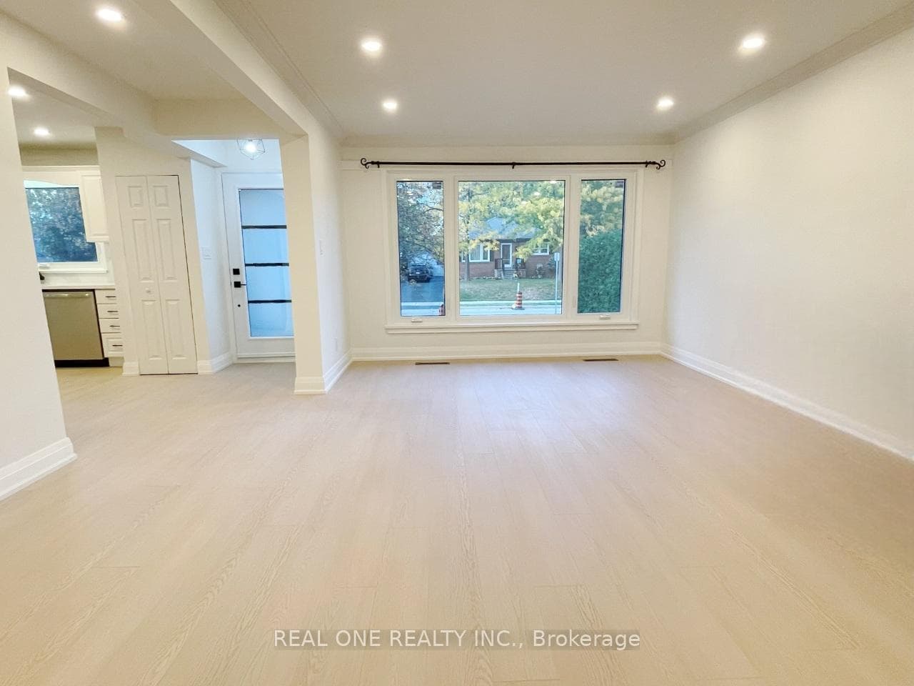 Newly Renovated Living/Dining Room