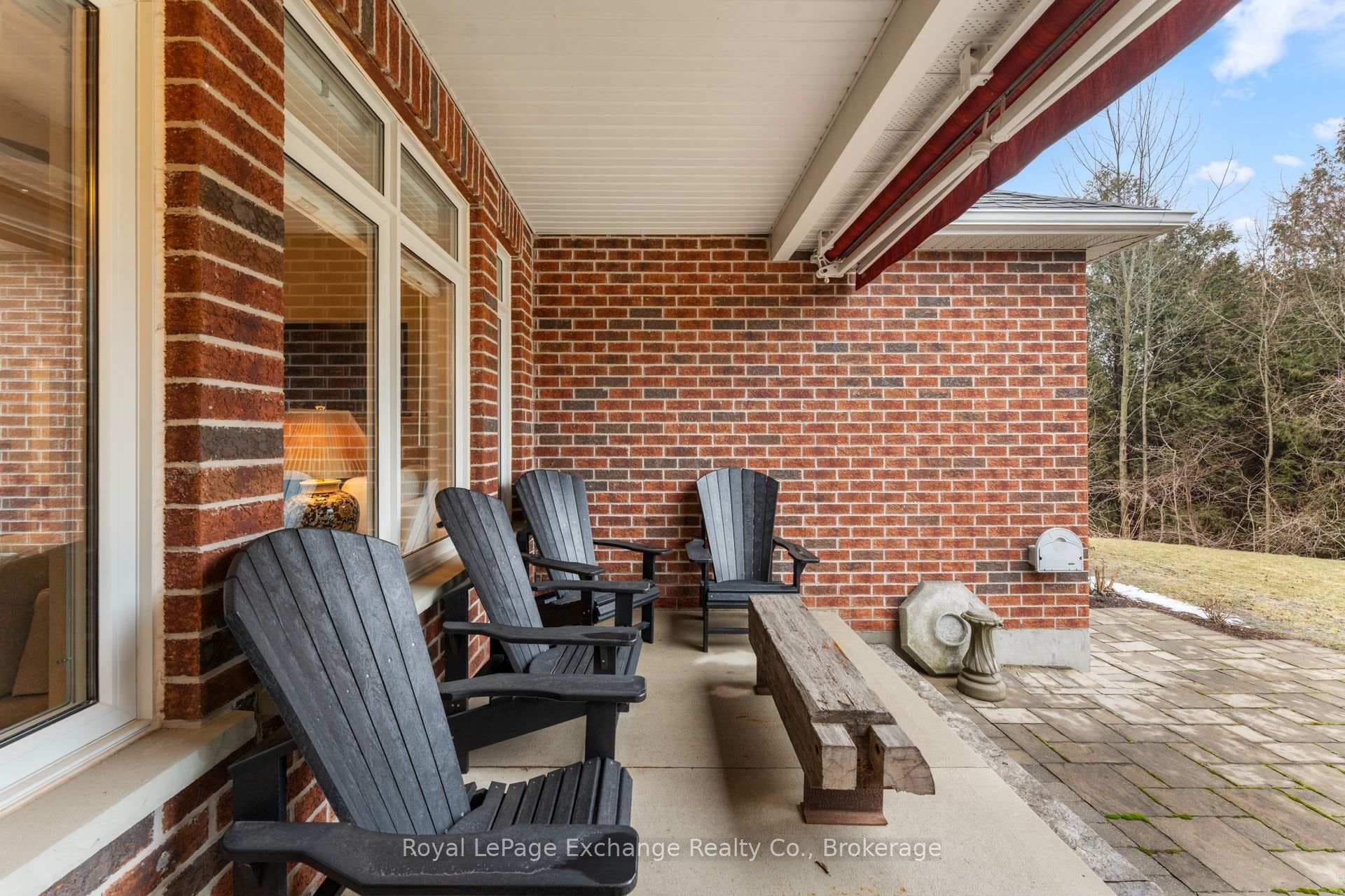 592 Hunter Street photo 46