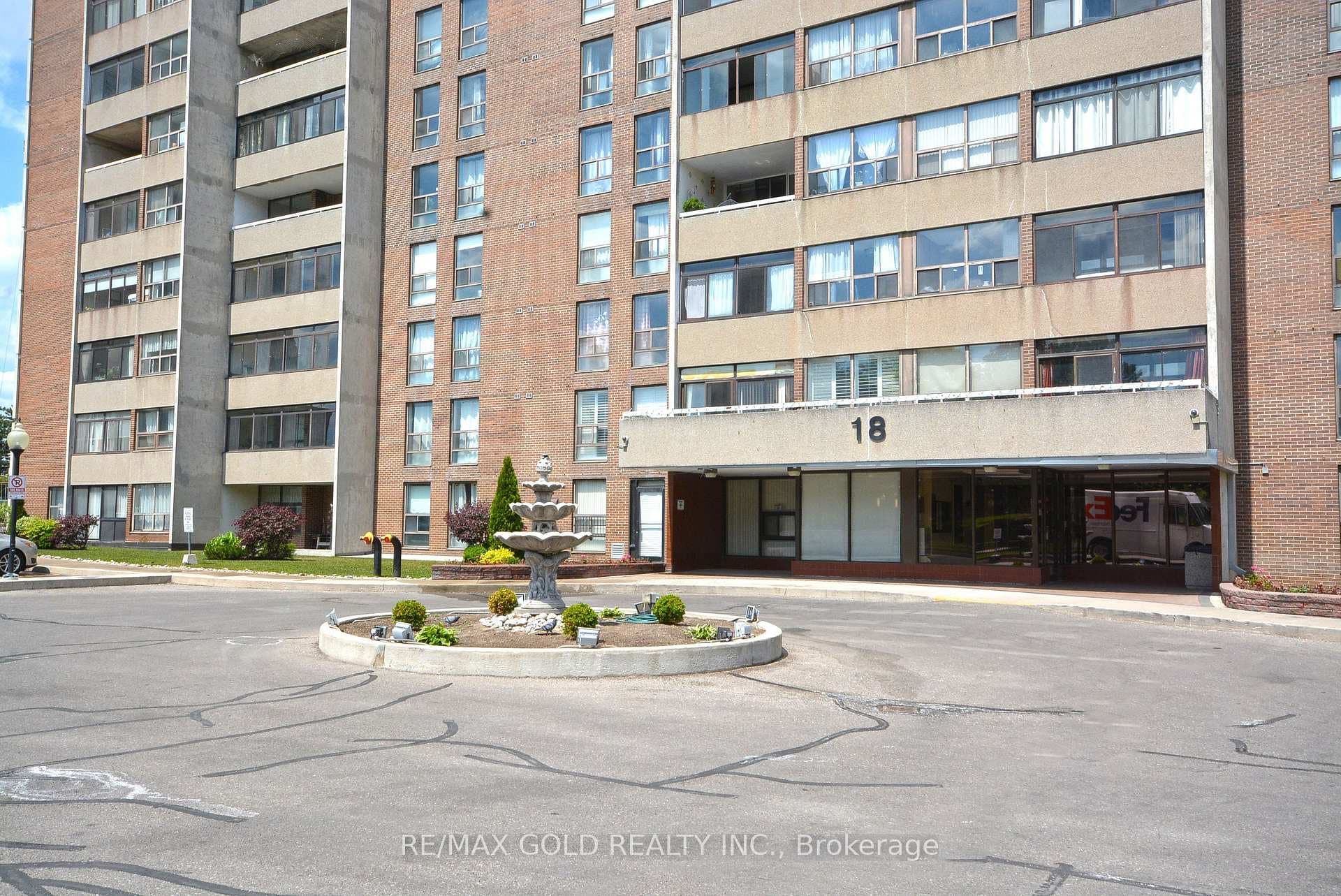 18 Knightsbridge Road Unit 809 photo 4