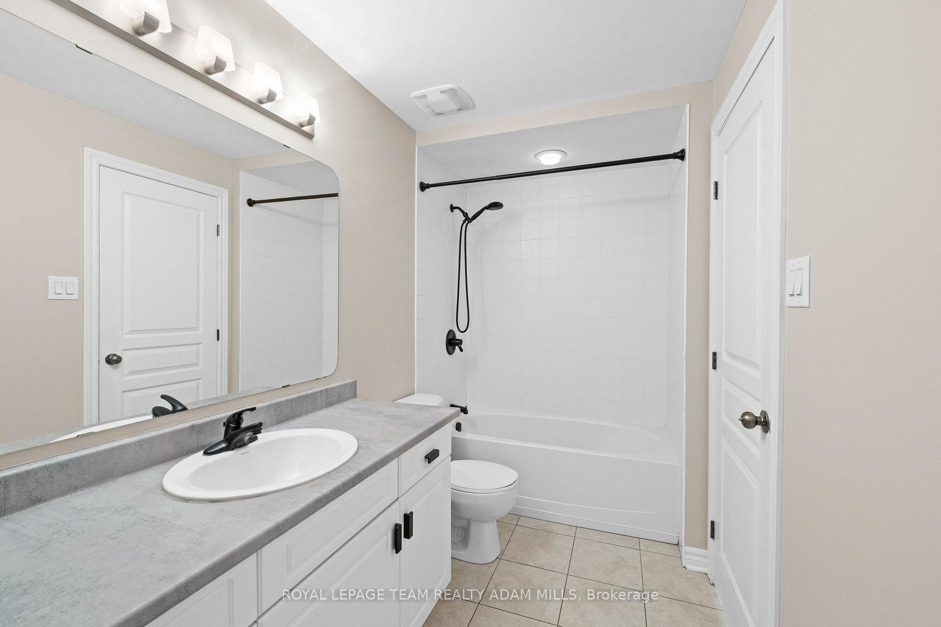 Full main bath and cheater door to 2nd bedroom.