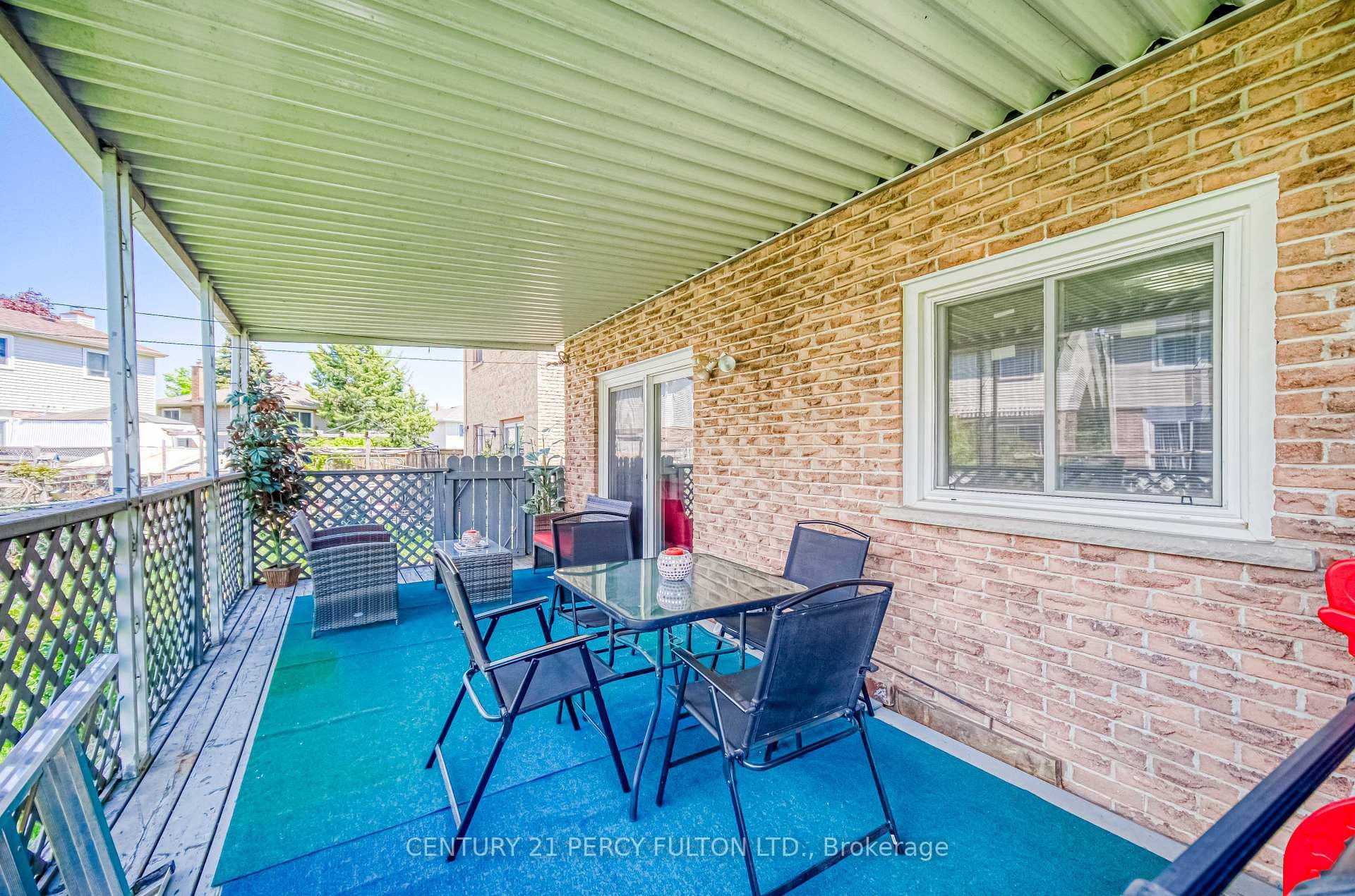 120 Granada Crescent photo 40