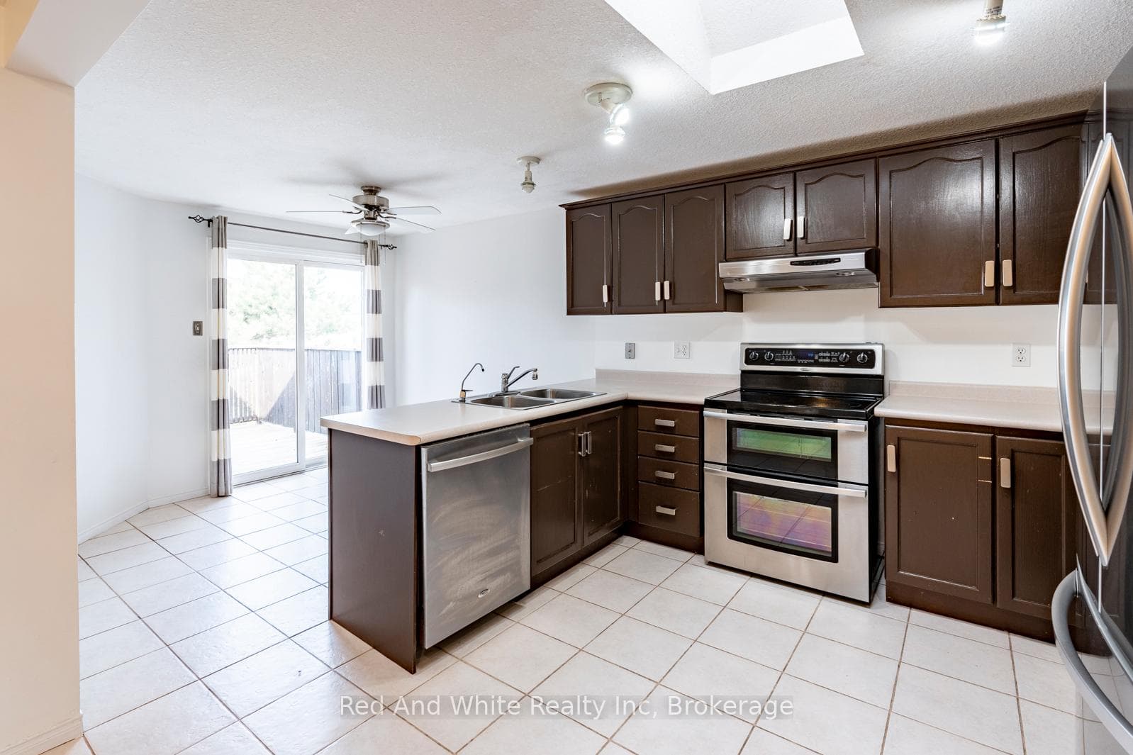 79 Munroe Crescent Unit UPPER photo 11