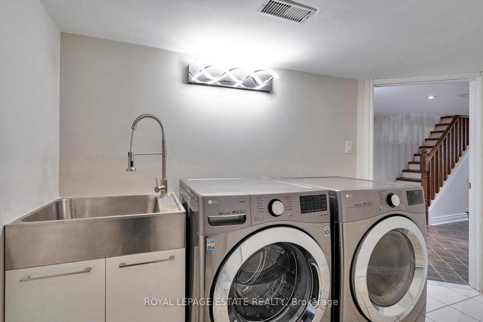 61 Leuty Avenue photo 28