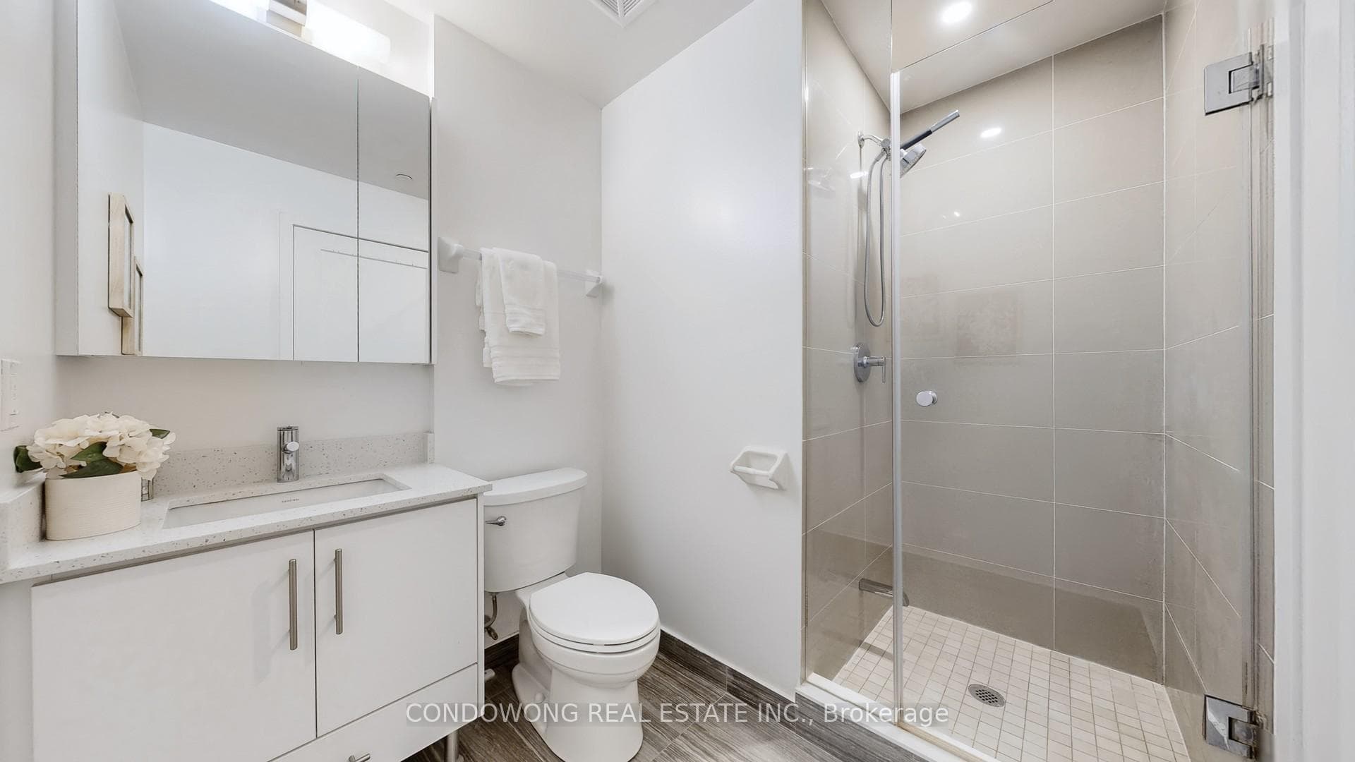 Second Bathroom next door, just like an Ensuite!