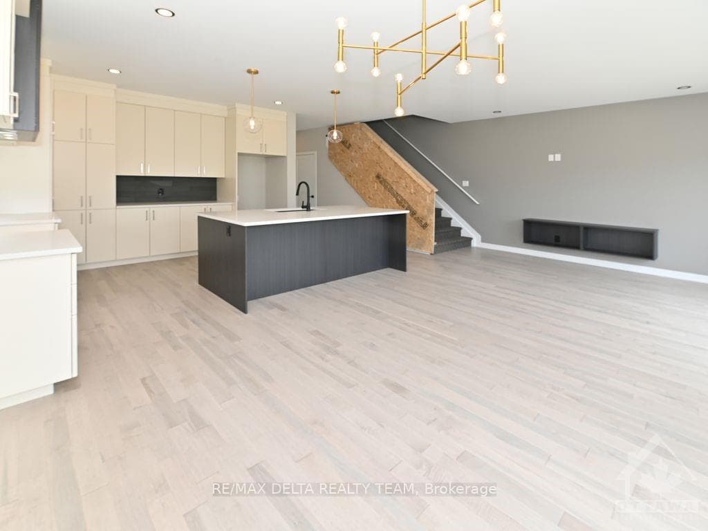 465 DENIS Street photo 11