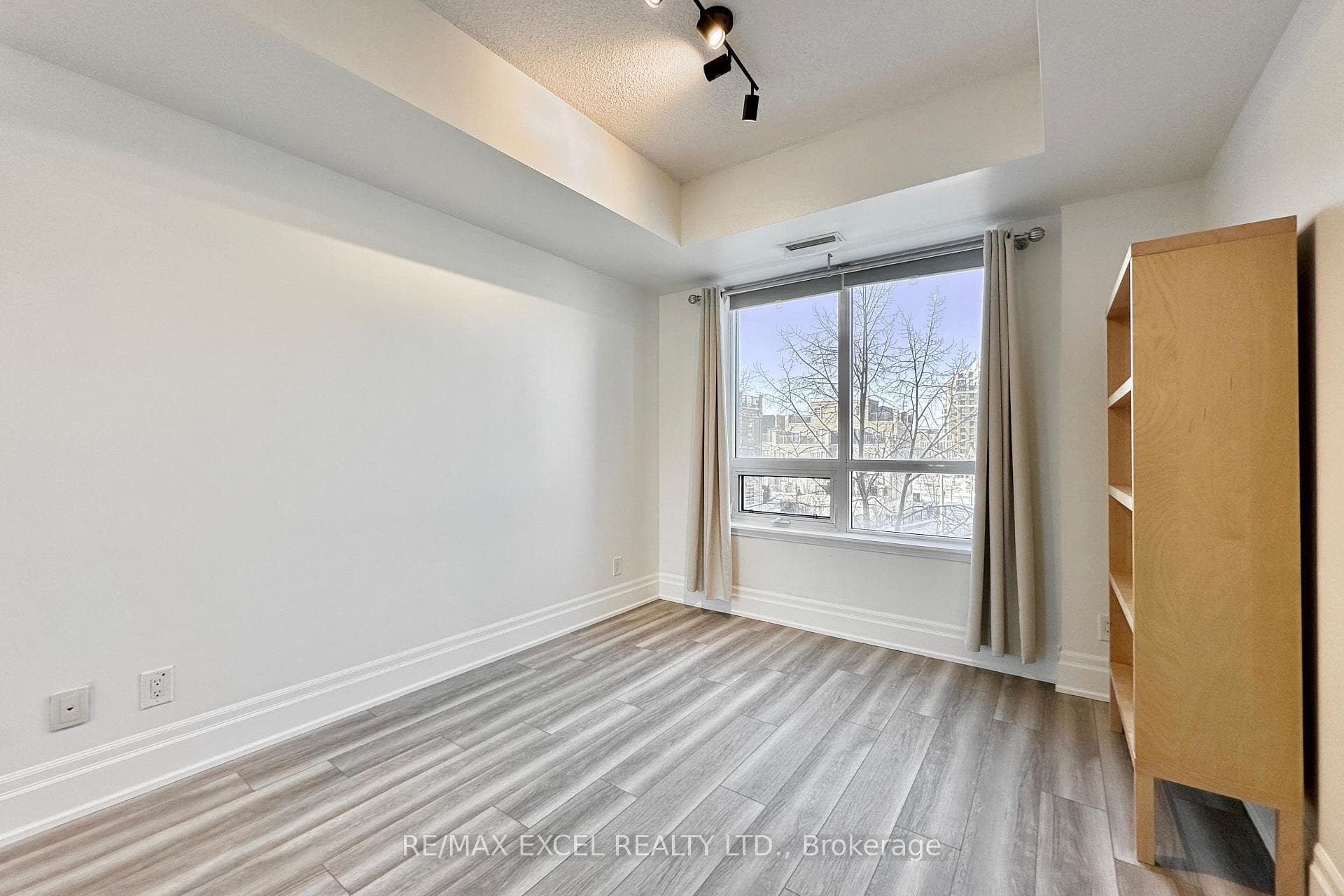 57 Upper Duke Crescent Unit 316 photo 18