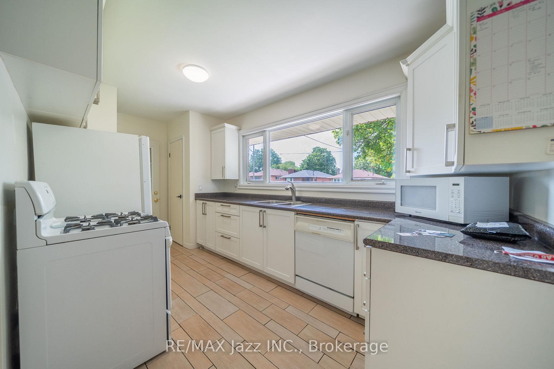 607 Gliddon Avenue photo 17