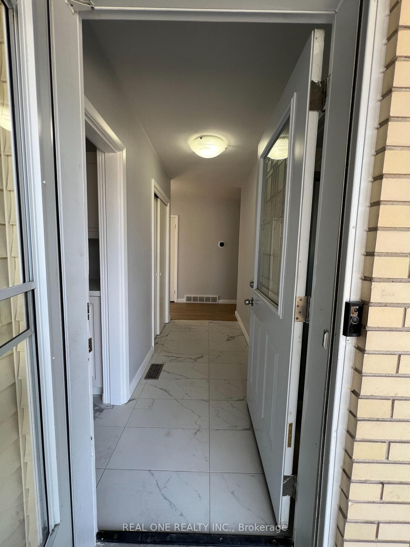 566 Middlewoods Drive photo 7