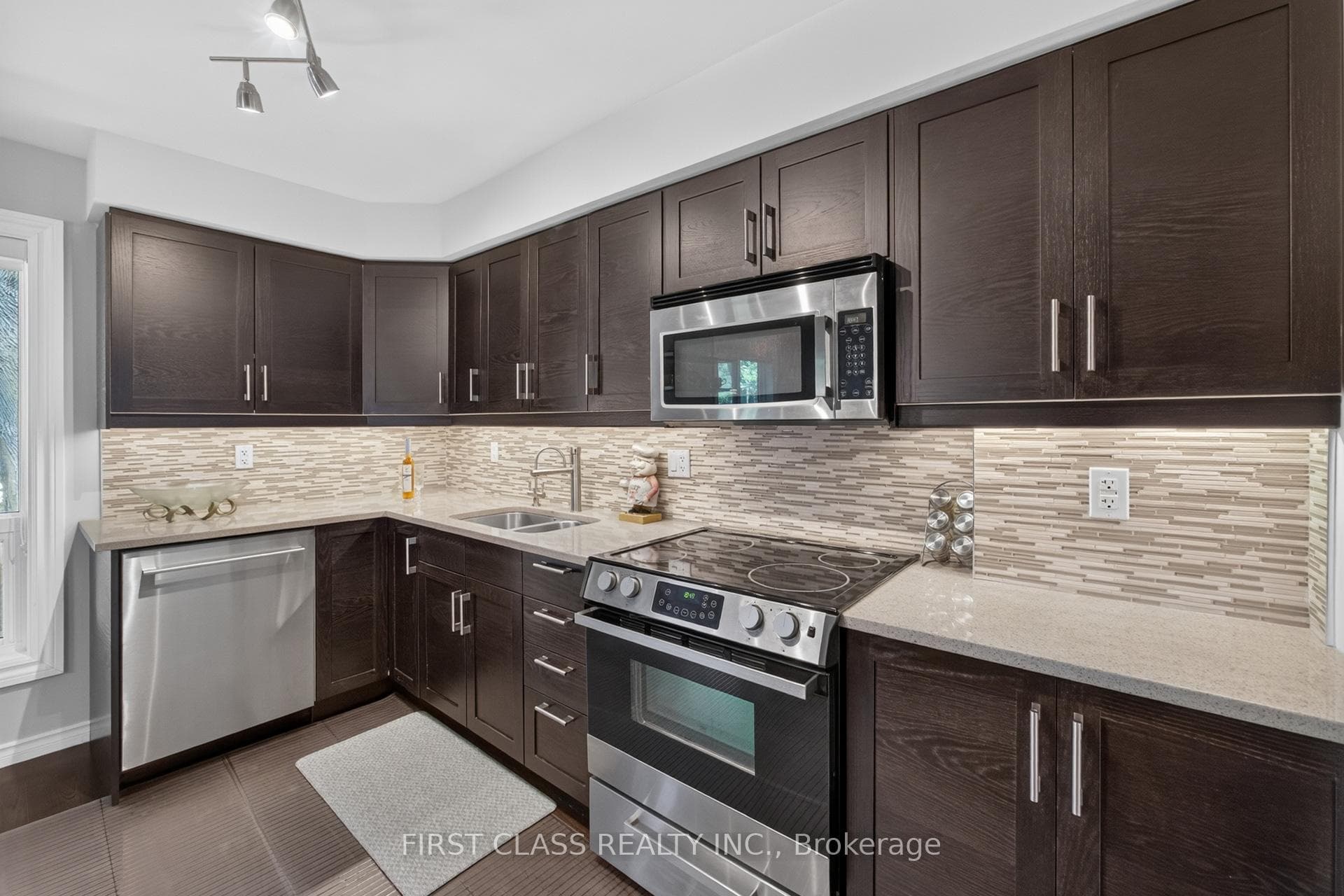 202 Royal Orchard Boulevard photo 21