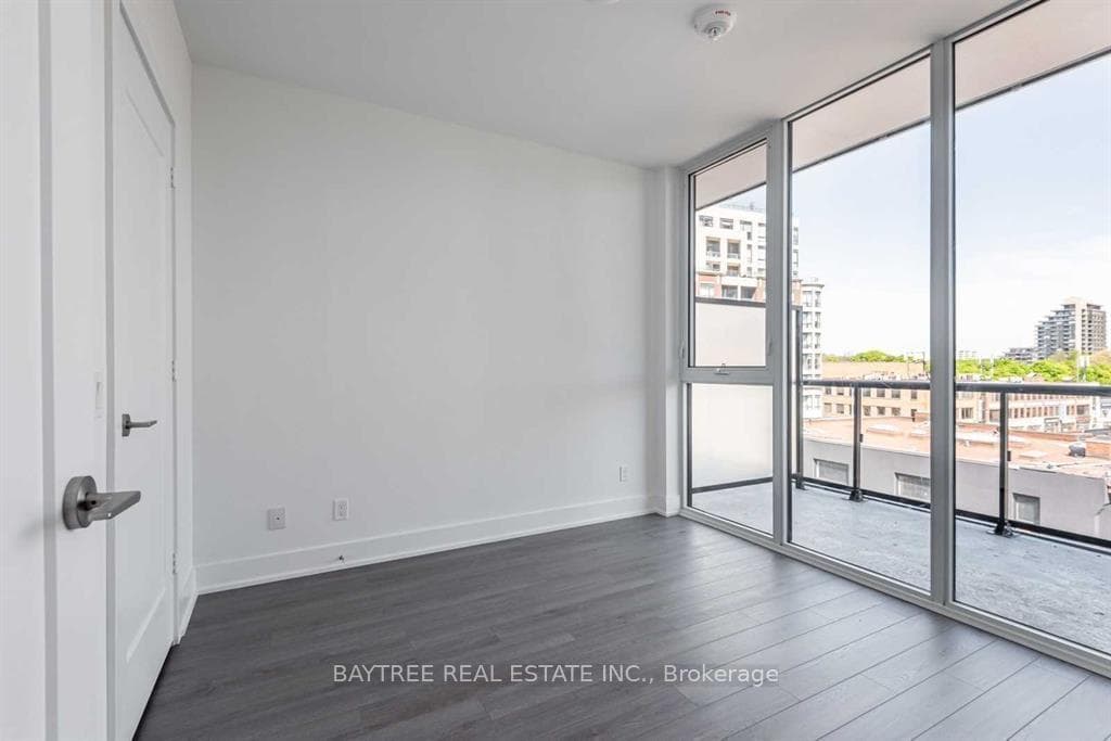 1 Belsize Drive Unit 422 photo 12
