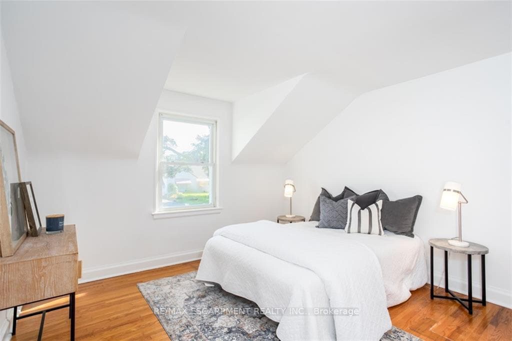 978 Kingsway Drive photo 14