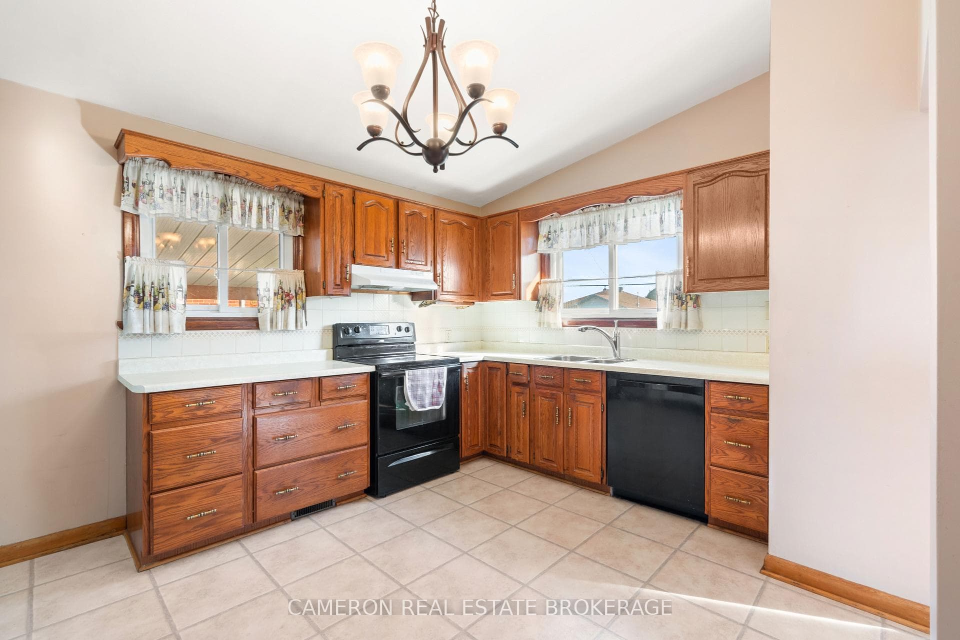 Lovely bright kitchen