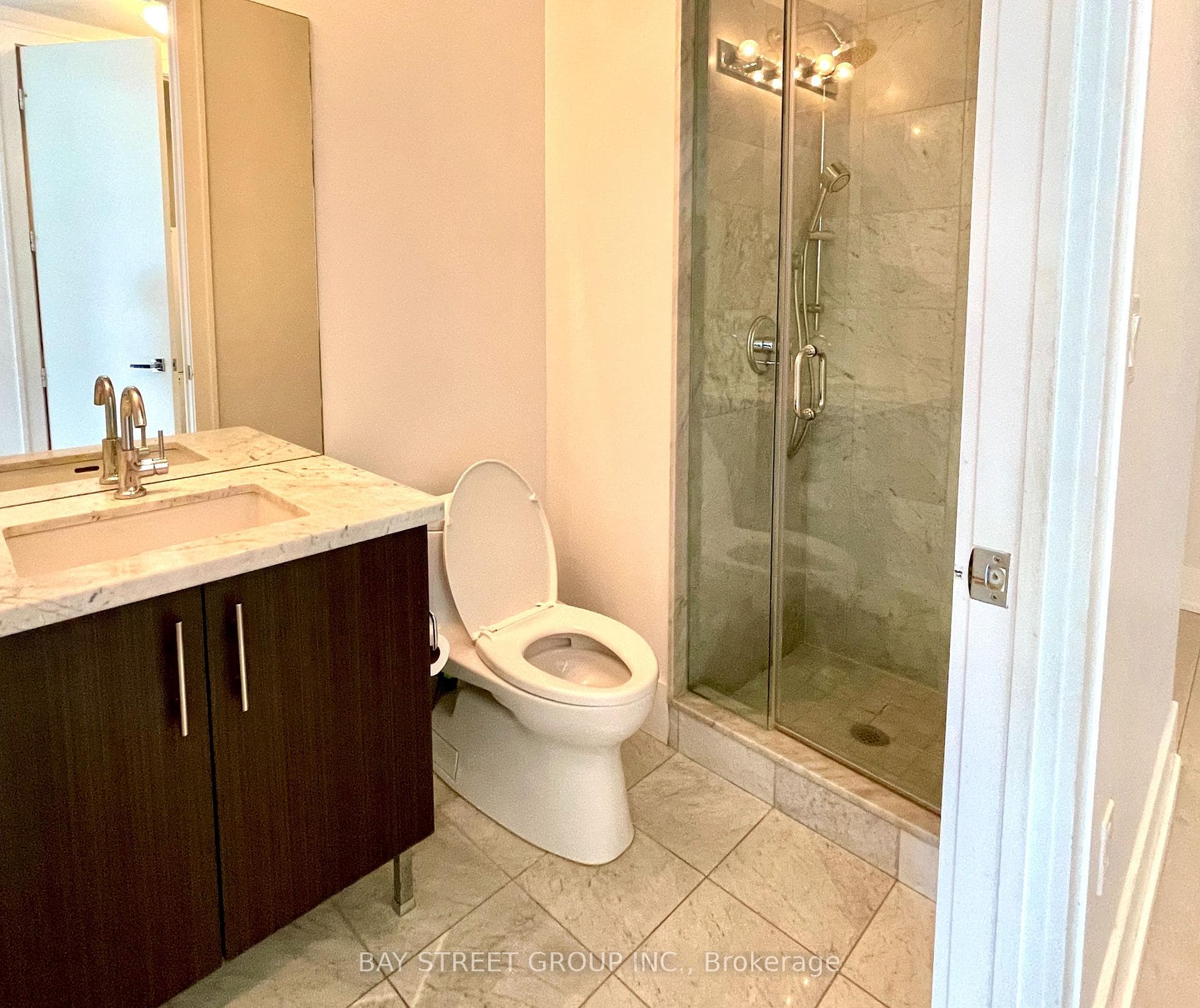 29 Queens Quay Unit 523 photo 12