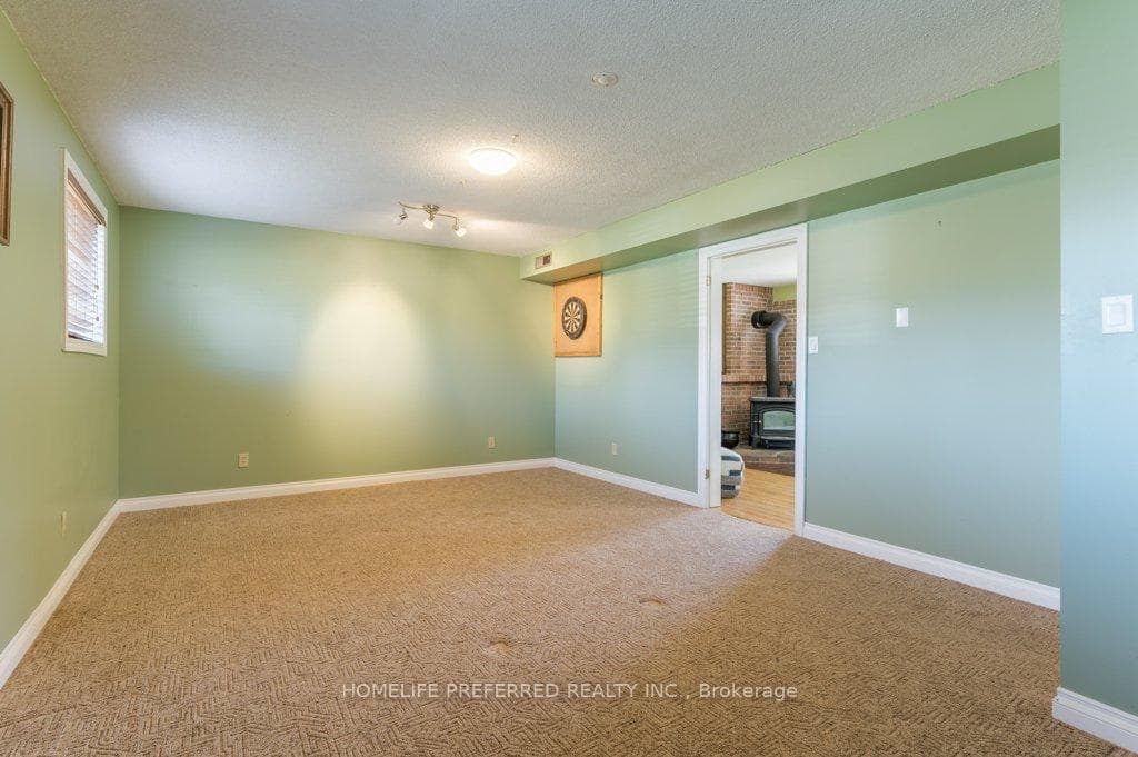1989 Darling Crescent photo 29
