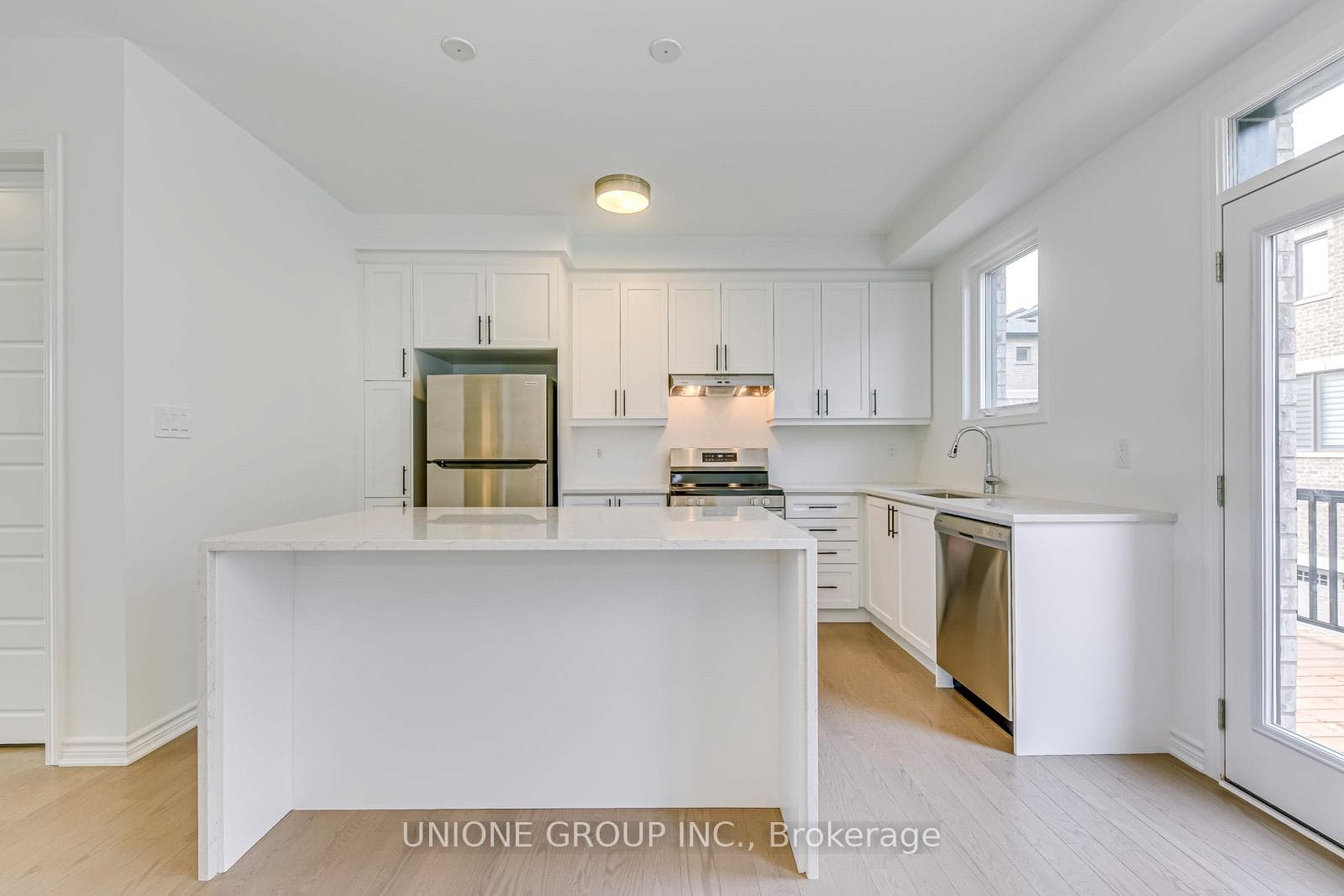 3038 Merrick Road photo 12