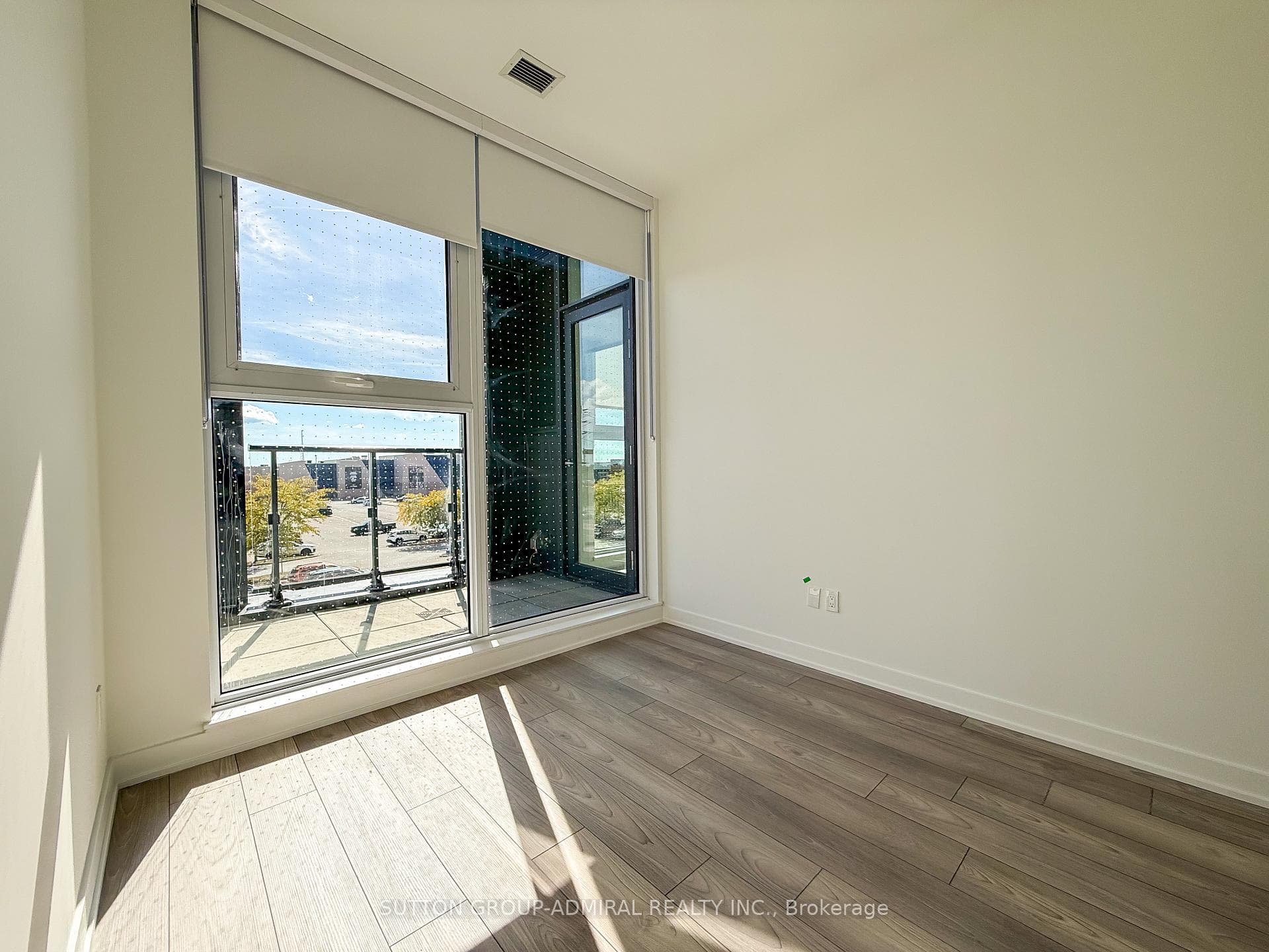 1007 The Queensway N/A Unit 225 photo 4