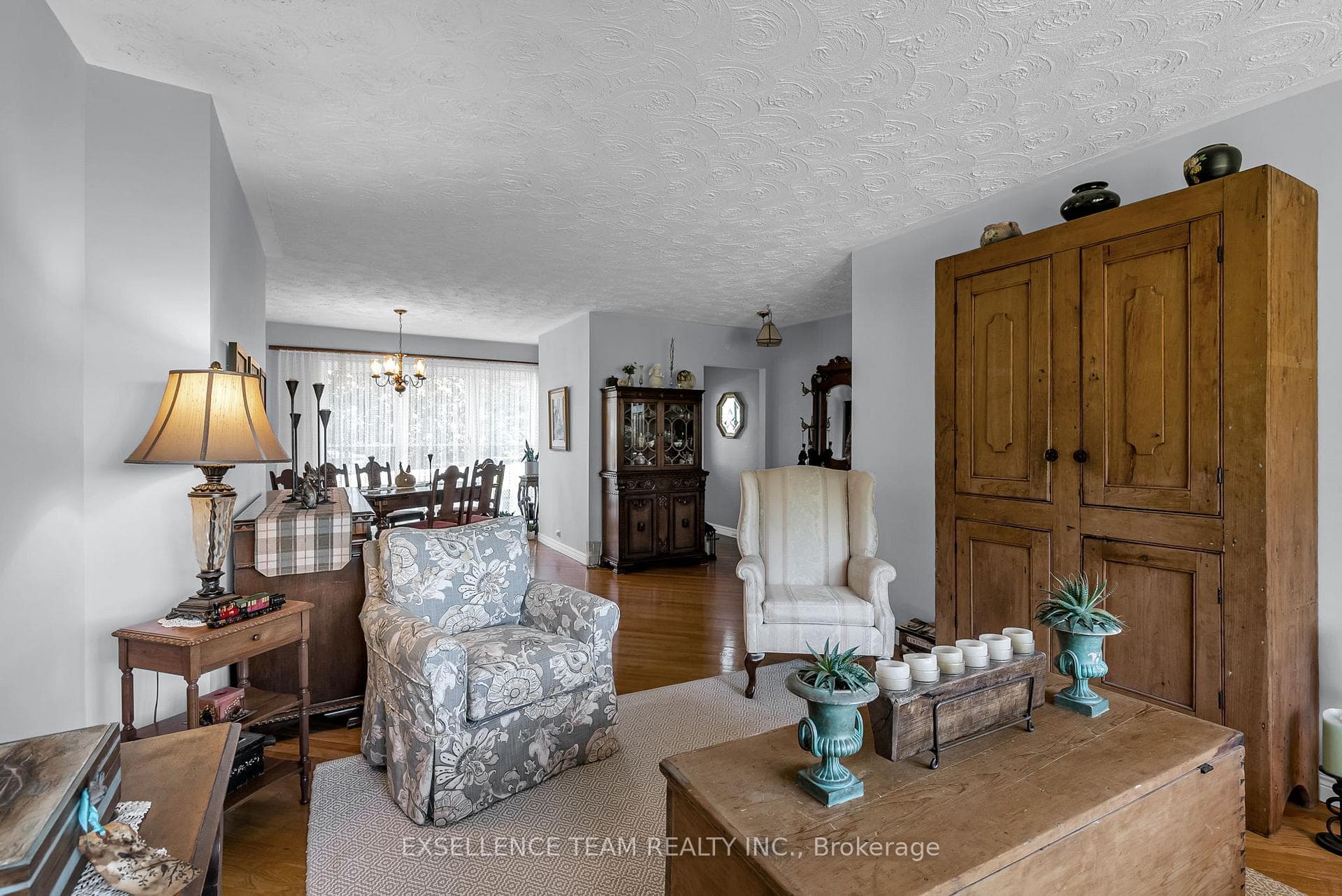 Dining/Living room