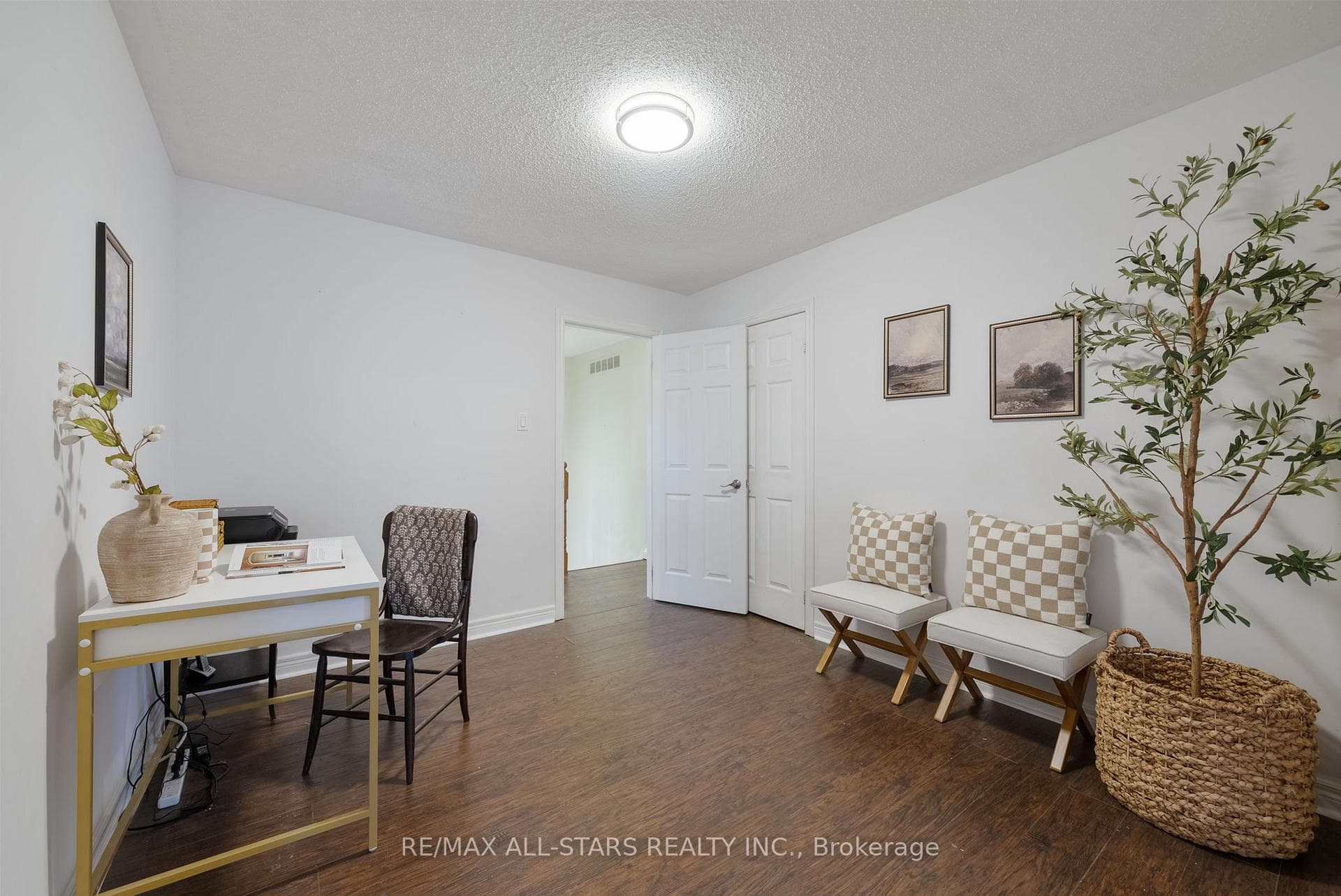 6 Milne Court photo 27