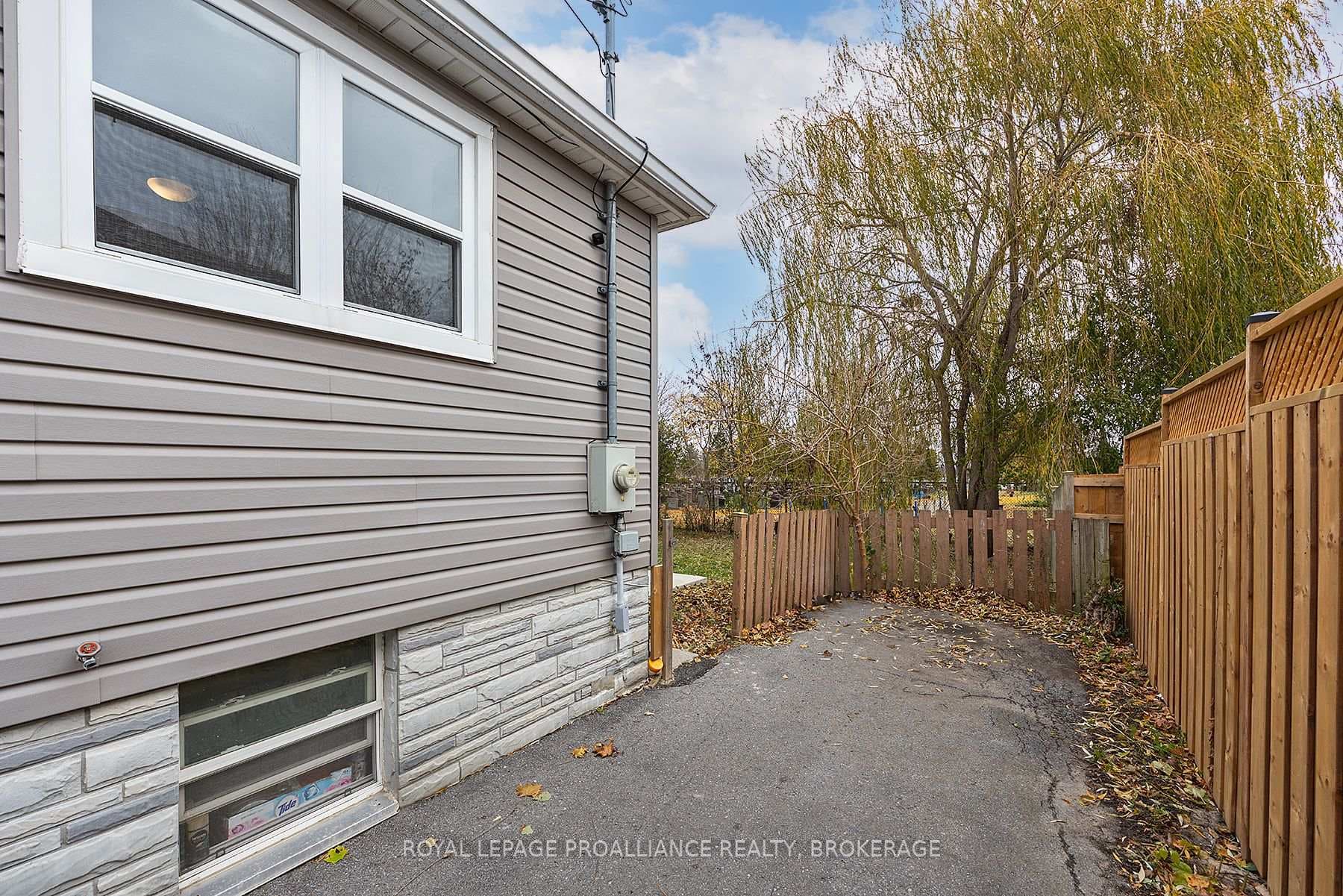 297 Kingscourt Avenue photo 23