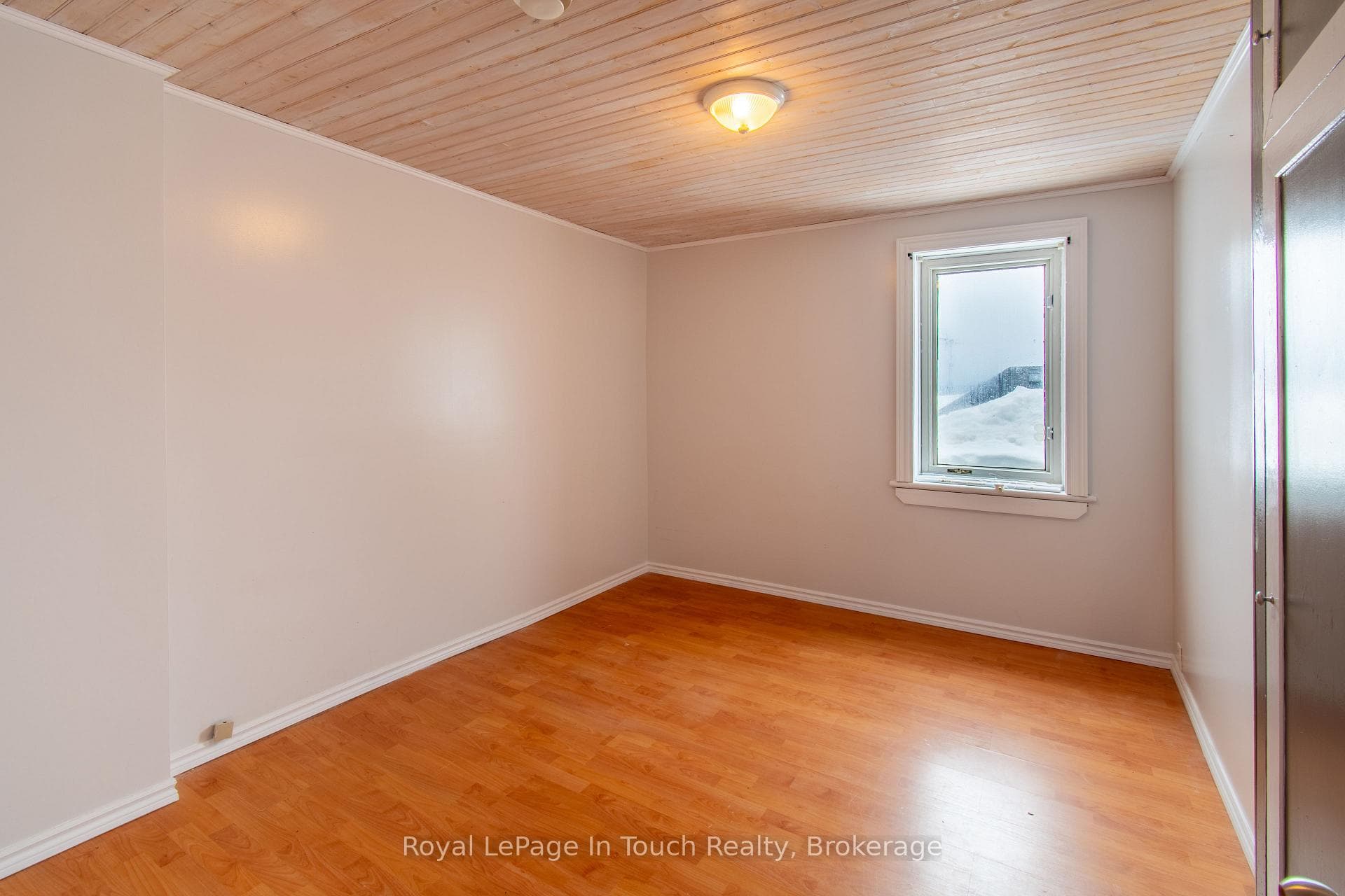 326 Lafontaine Road photo 30