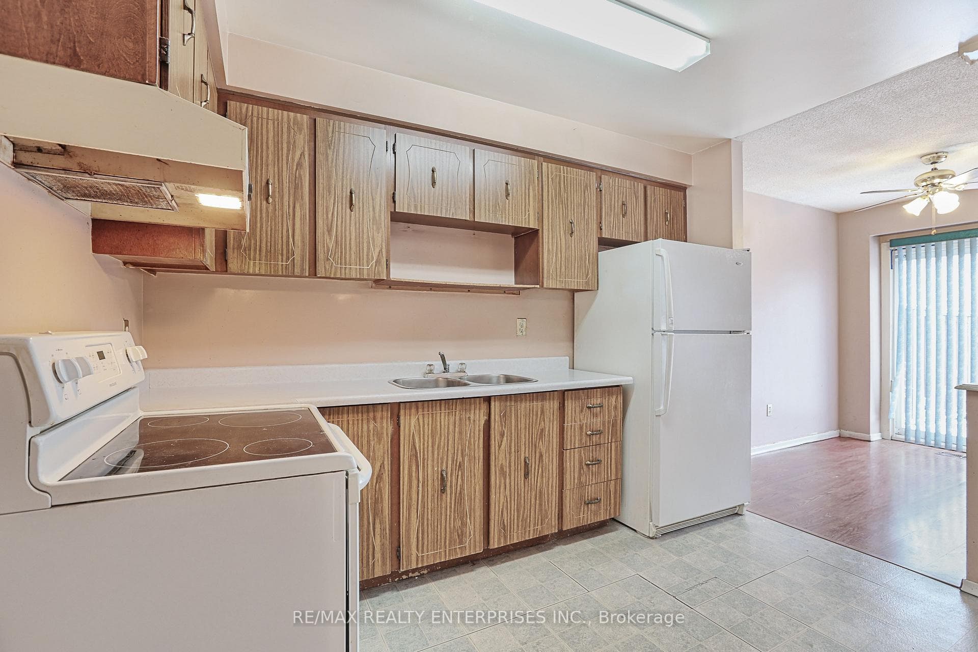 13 Carisbrooke Court photo 6