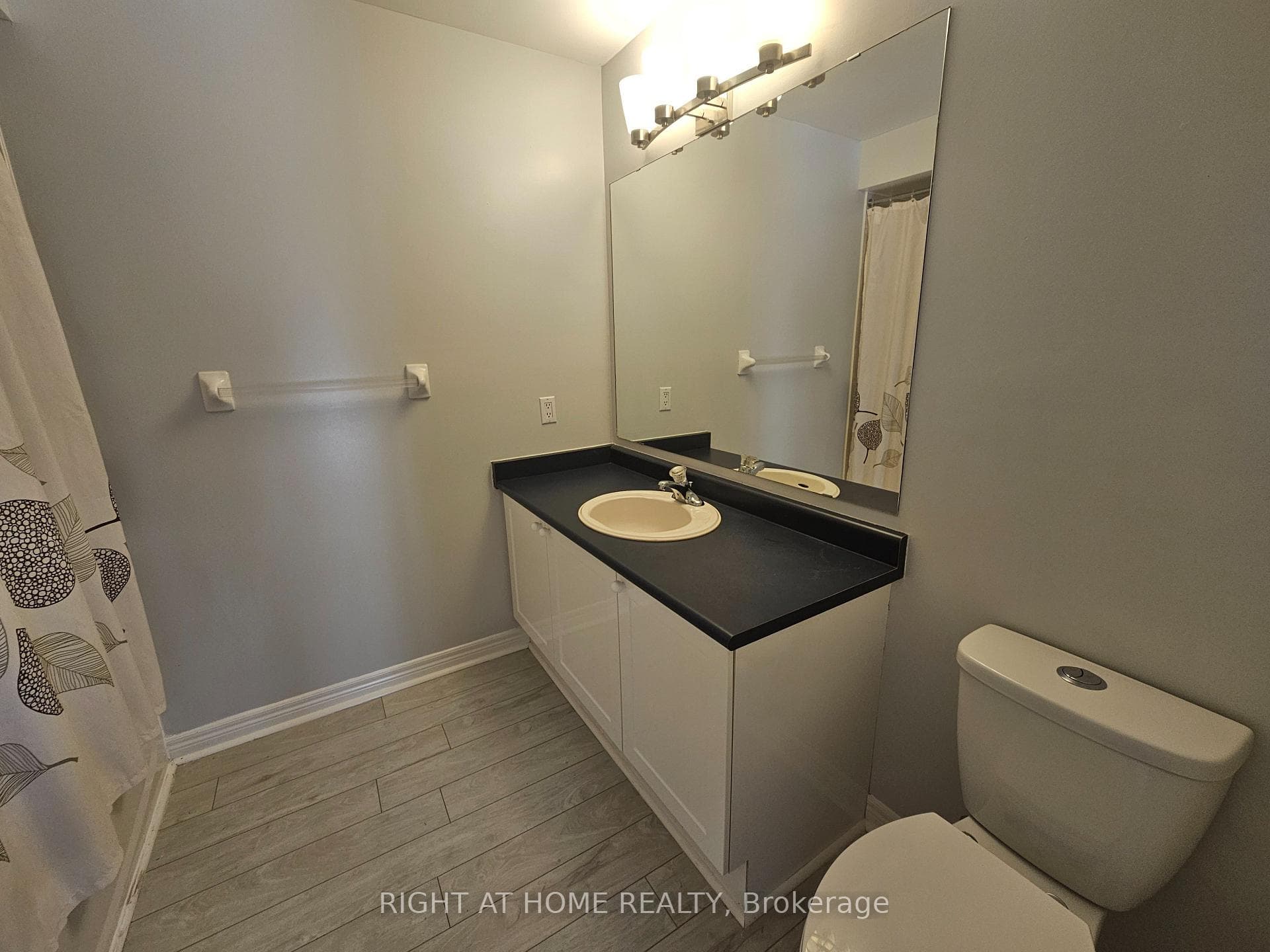 611 Liverpool Road photo 12