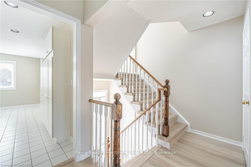 1057 LINDSAY Drive photo 5