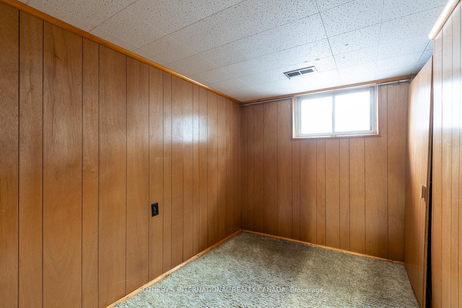 24 Douglas Crescent photo 32