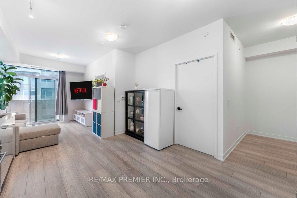 10 Abeja Street Unit 816 photo 6