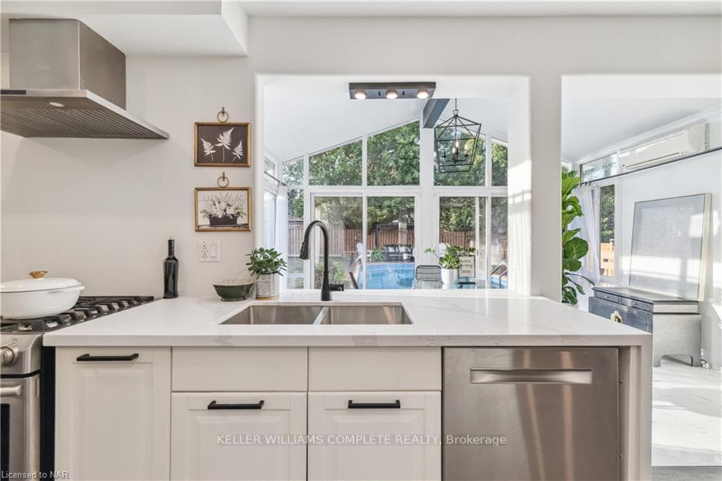 49 MARKHAM Crescent photo 15
