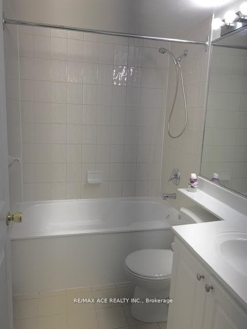 8 Lee Centre Drive Unit 610 photo 9