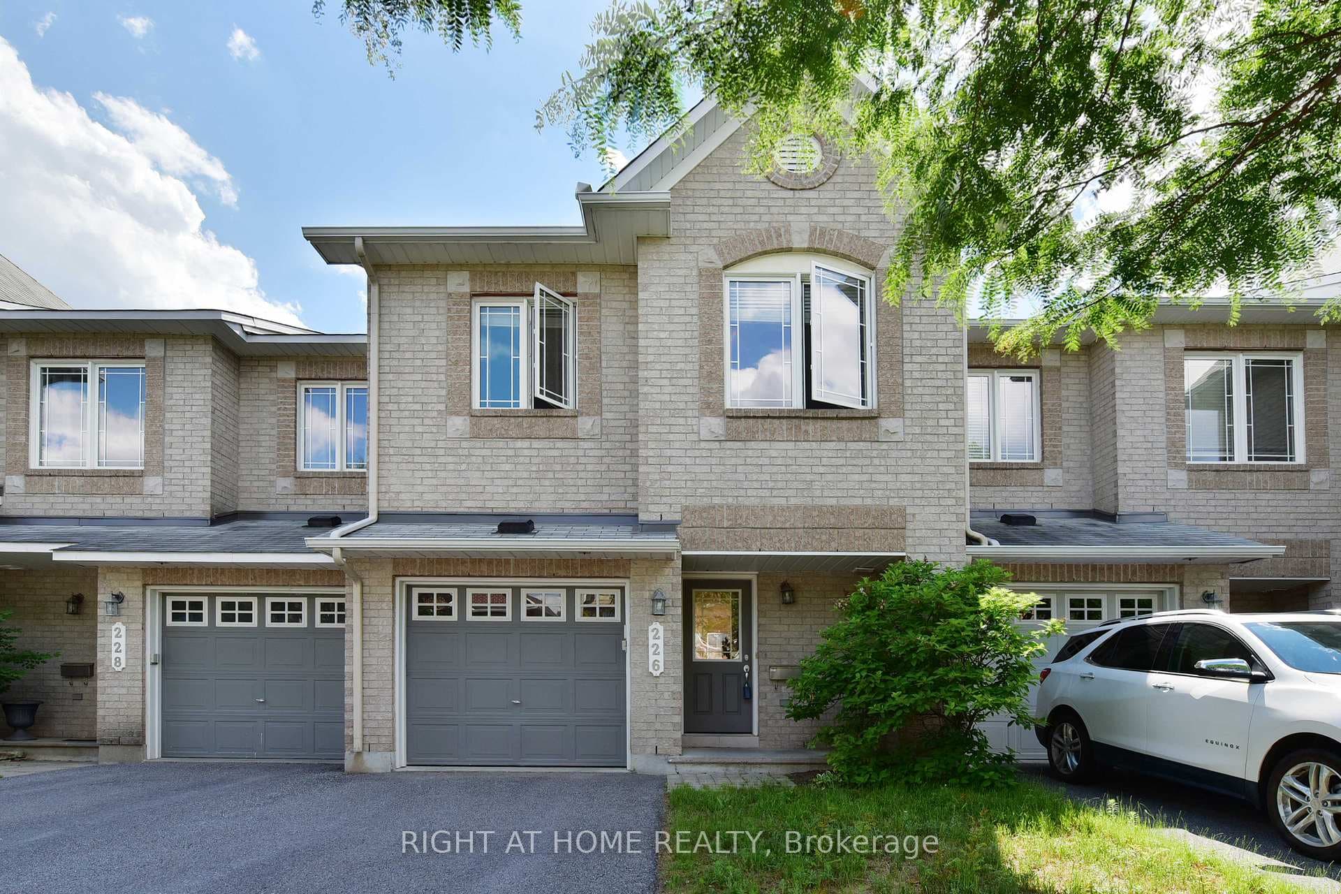 226 HUNTERBROOK Street photo 1