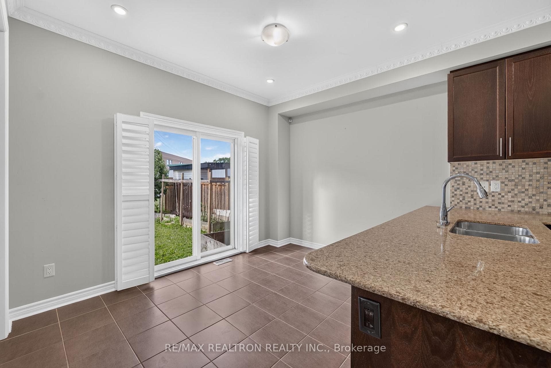 42 Cale Avenue photo 16
