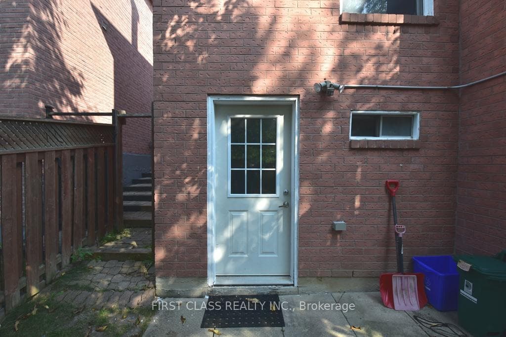 15 Carle Crescent Unit bsmt photo 3