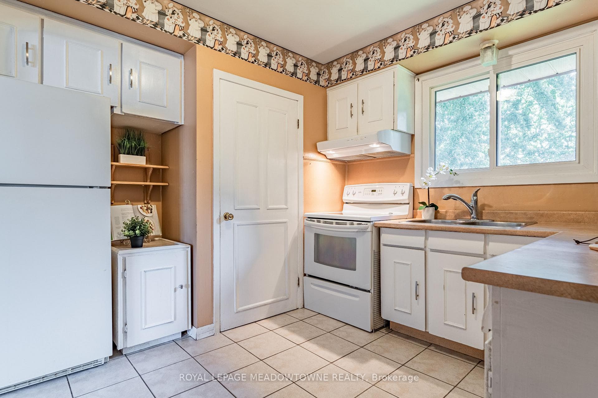 5394 Murray Crescent photo 17