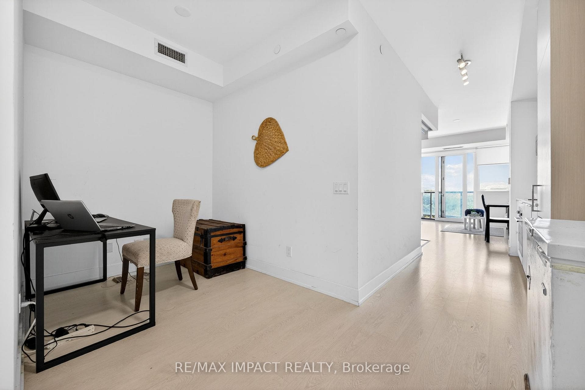 308 Jarvis Street Unit 813 photo 20