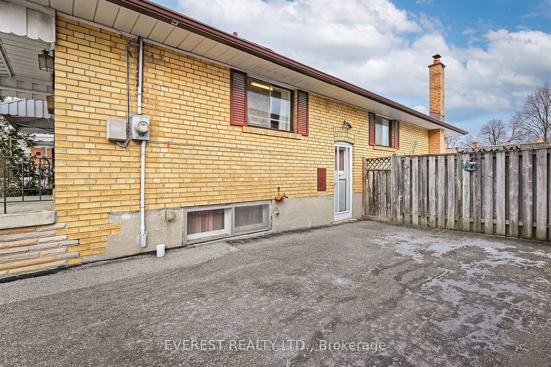 99 Rochman Boulevard photo 26