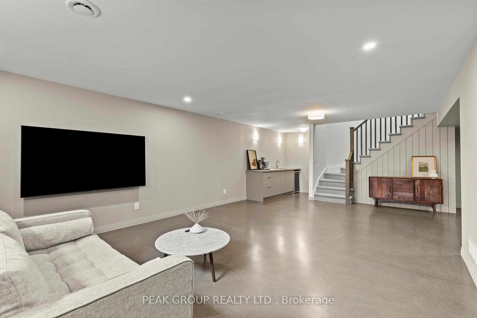 8974 Willoughby Drive Unit 8 photo 32